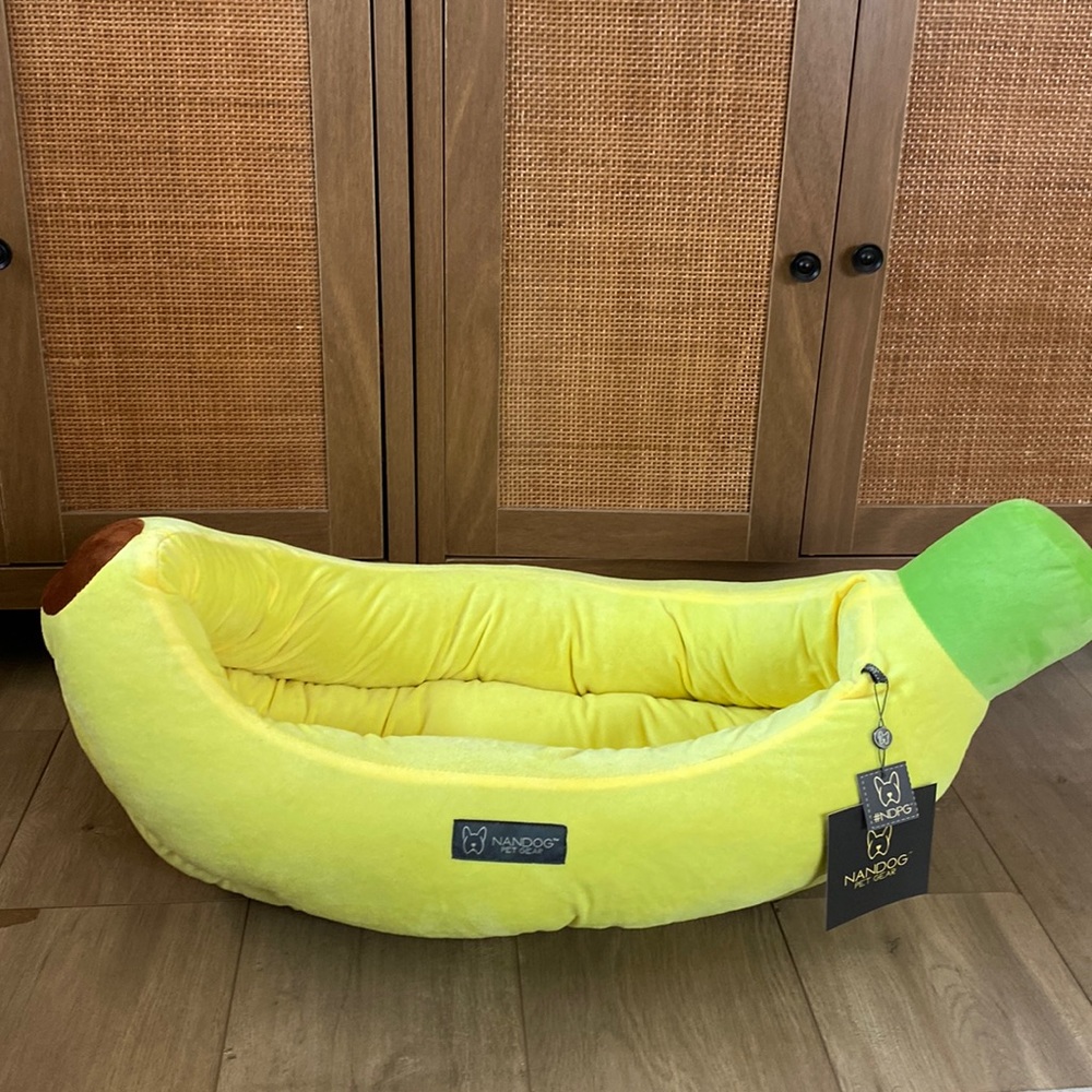 NANDOG PET Medium Banana Pet Bed NWT ✨ RARE
